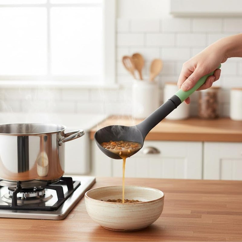 كويزين أرت مغرفة حساء نايلون بمقبض بولي بروبلين وفتحة تعليق، مقاومة للحرارة، لون أخضر بيستو - Image 2